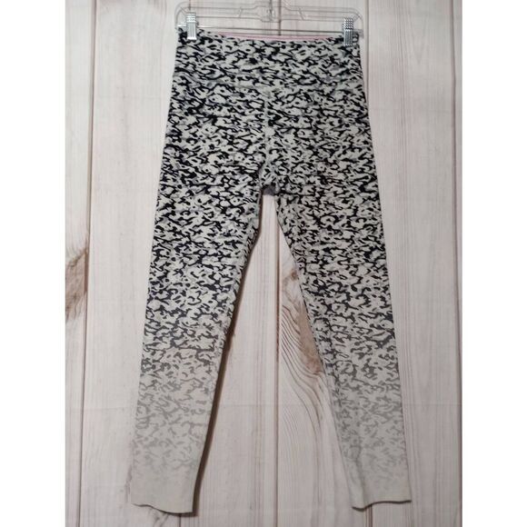 Calvin Klein Leggings Ladies Medium White Black Animal Print Performance Wick - Picture 1 of 7